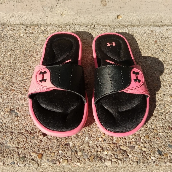 Girls Under Armore slides - Picture 6 of 11